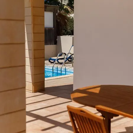 Luxury Villa *